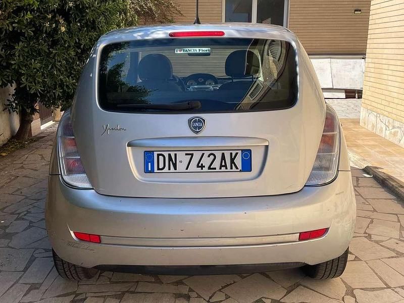 Usata Lancia Ypsilon 60 CV (44 kW) 2008 Argento Utilitaria