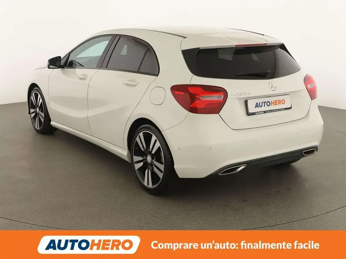 Usata Mercedes A200 Urban 136 CV (100 kW) 2017 Bianco Utilitaria