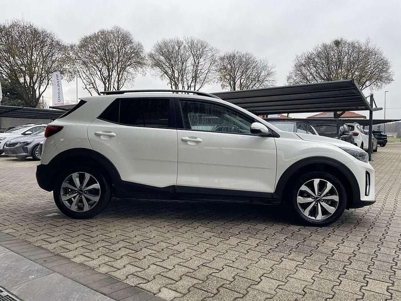 Second-hand Kia Stonic Style 84 CP (61 kW) 2024 Alb SUV