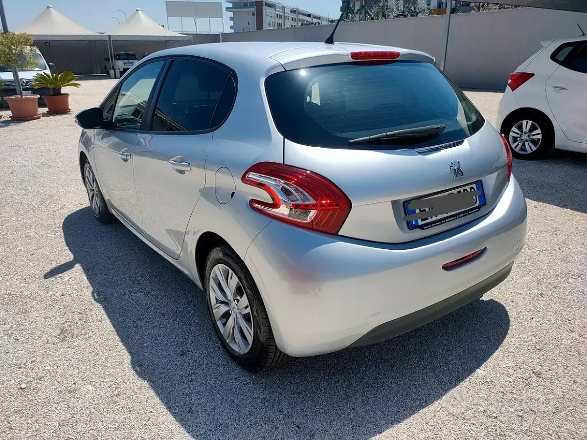 Usata Peugeot 208 Allure 68 CV (50 kW) 2012 Grigio Utilitaria