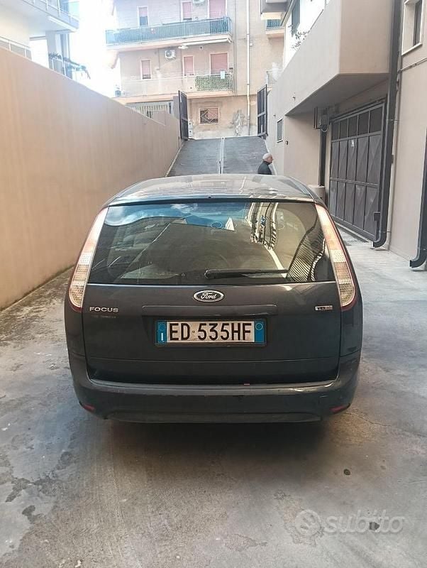 Usata Ford Focus 110 CV (80 kW) 2010 Grigio Station wagon