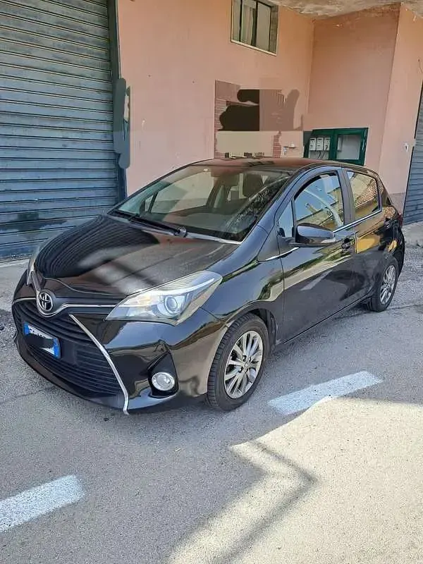 Usata Toyota Yaris Active 90 CV (66 kW) 2016 Nero Berlina