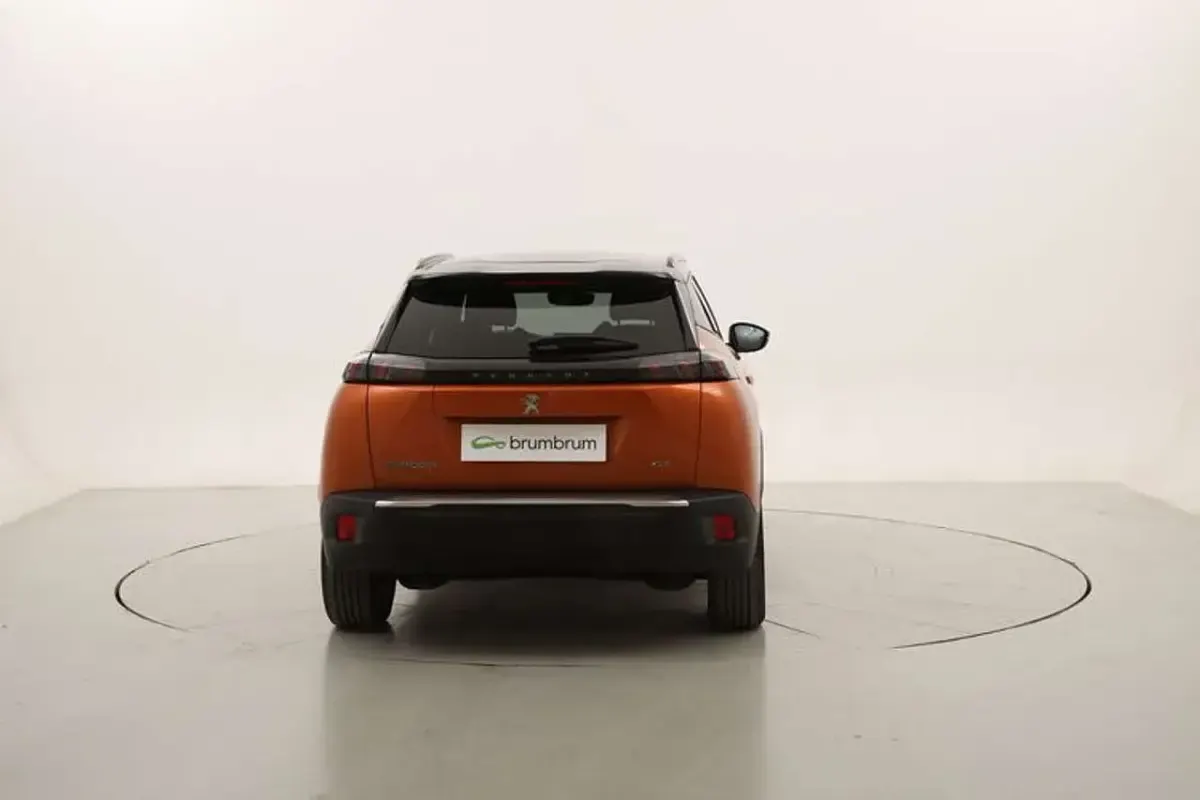 Usata Peugeot e-2008 GT 56 kW (77 CV) 2023 Arancione SUV