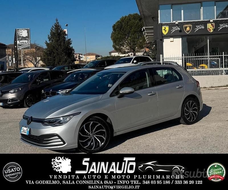 Grigio Usata 2021 VW Golf VIII Tre volumi | 19.900 € (Buon prezzo) - Immagine 1/4