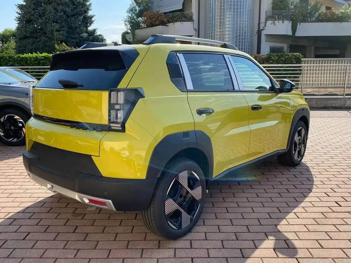 Nuova Fiat Grande Panda La Prima 101 CV (74 kW) 2026 Giallo Utilitaria