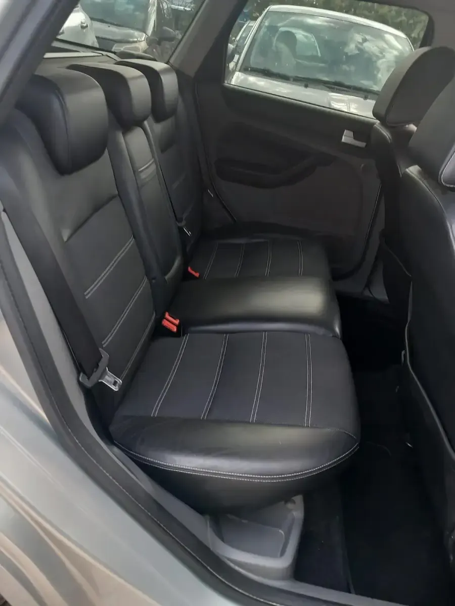 Usata Ford Focus 141 CV (103 kW) 2009 Grigio Berlina