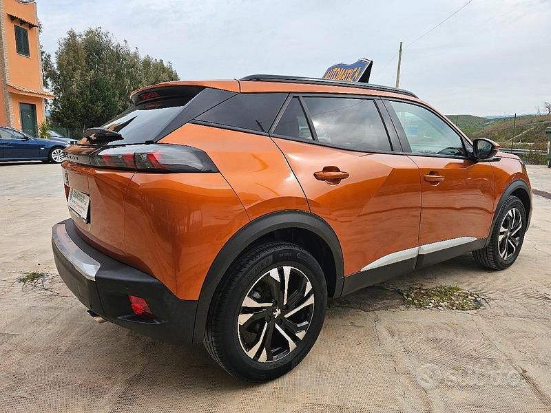 Usata Peugeot 2008 Allure 130 CV (95 kW) 2021 Marrone SUV