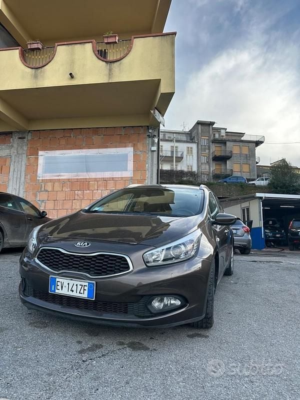 Usata Kia Ceed Sportswagon 110 CV (80 kW) 2014 Marrone Station wagon