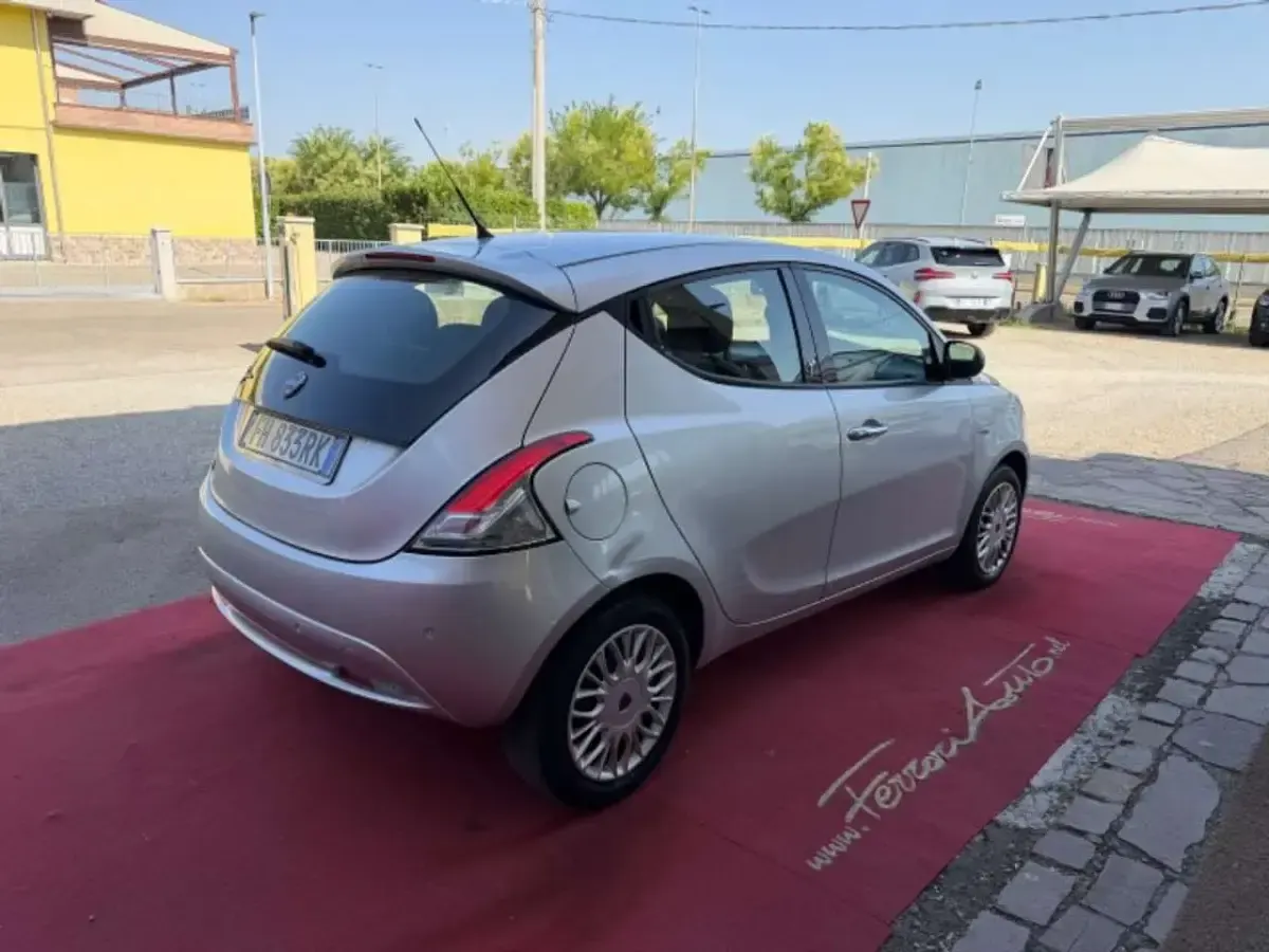 Usata Lancia Ypsilon Gold 69 CV (50 kW) 2017 Antracite Utilitaria