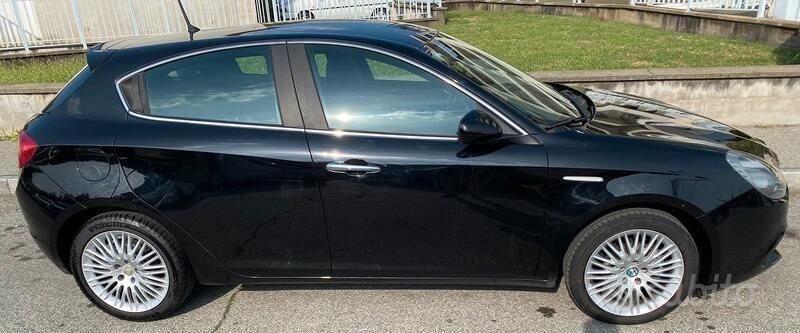 Usata Alfa Romeo Giulietta Distinctive 109 CV (80 kW) 2015 Nero Utilitaria