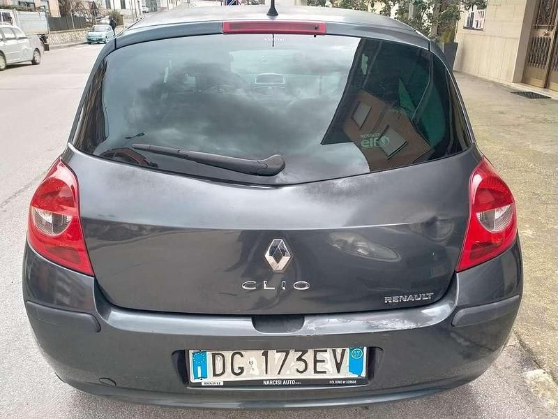Usata Renault Clio III LE 86 CV (63 kW) 2007 Grigio Berlina