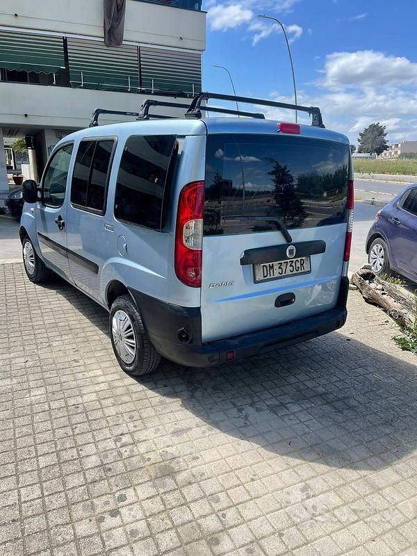 Usata Fiat Doblò 103 CV (75 kW) 2010 Blu Monovolume