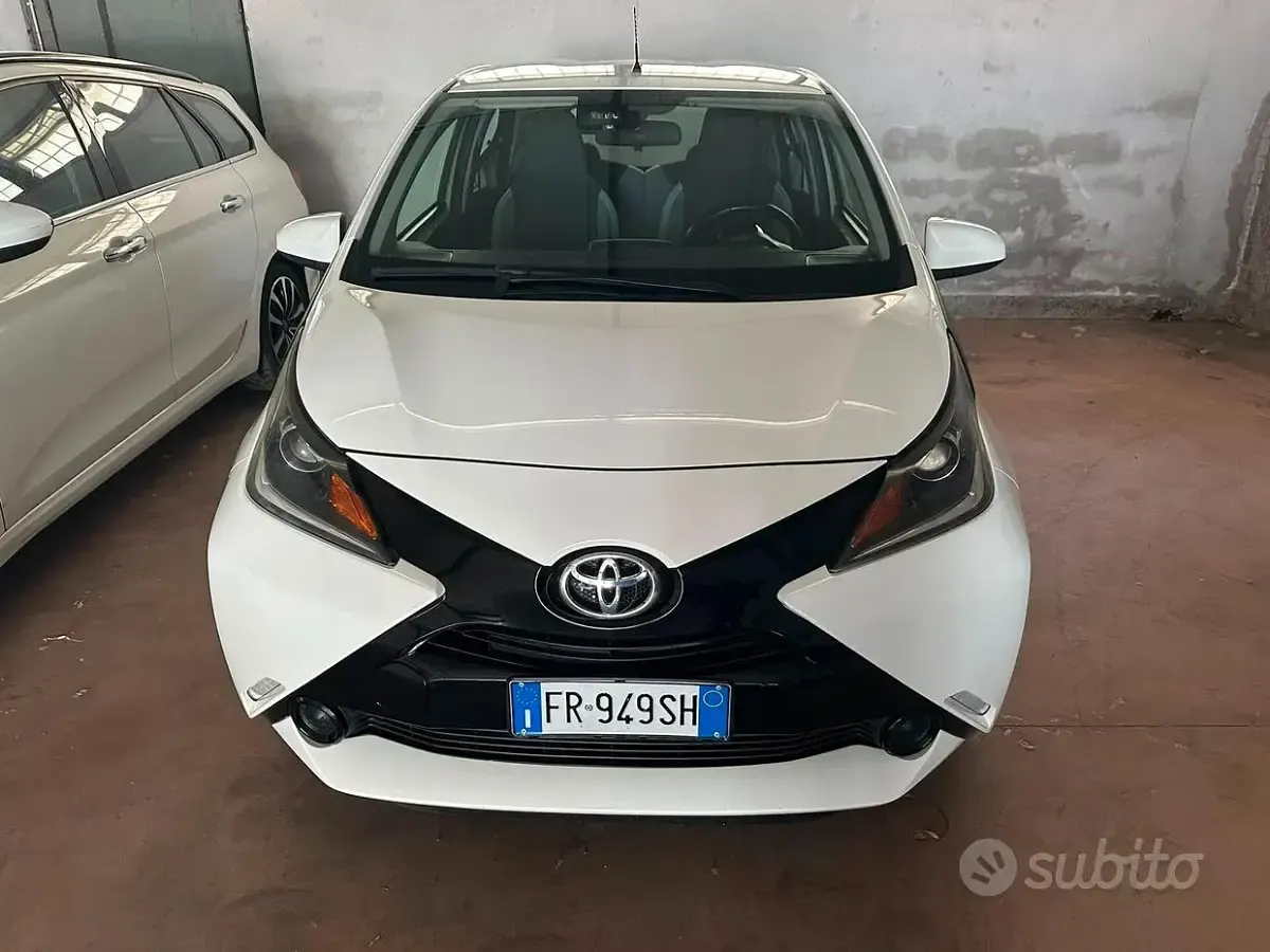 Usata Toyota Aygo Cool 69 CV (50 kW) 2018 Bianco Utilitaria