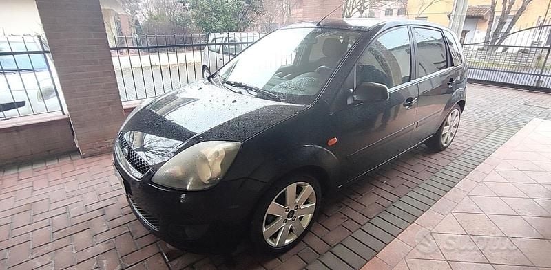 Usata Ford Fiesta Titanium 68 CV (50 kW) 2007 Nero Berlina