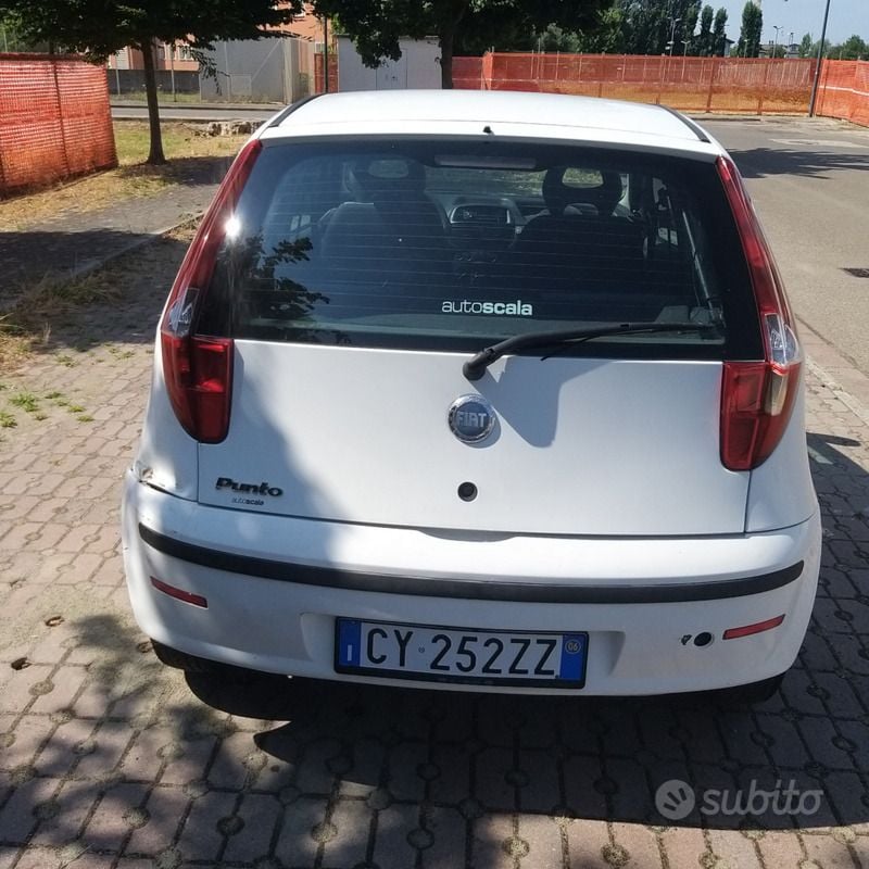 Usata Fiat Punto 54 CV (39 kW) 2006 Bianco Utilitaria