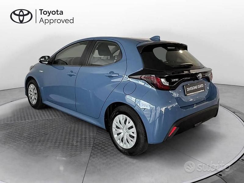 Usata Toyota Yaris Hybrid Active 116 CV (85 kW) 2021 Blu Berlina