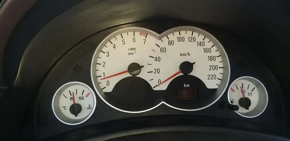 Usata Opel Tigra Sport 90 CV (66 kW) 2008 Nero Cabrio