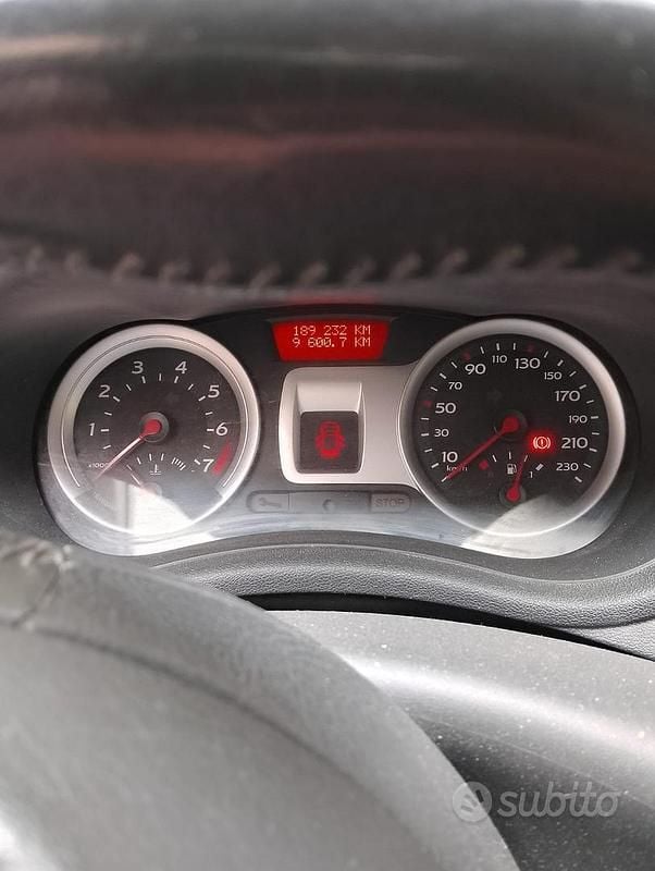 Usata Renault Clio III 75 CV (55 kW) 2008 Nero Berlina