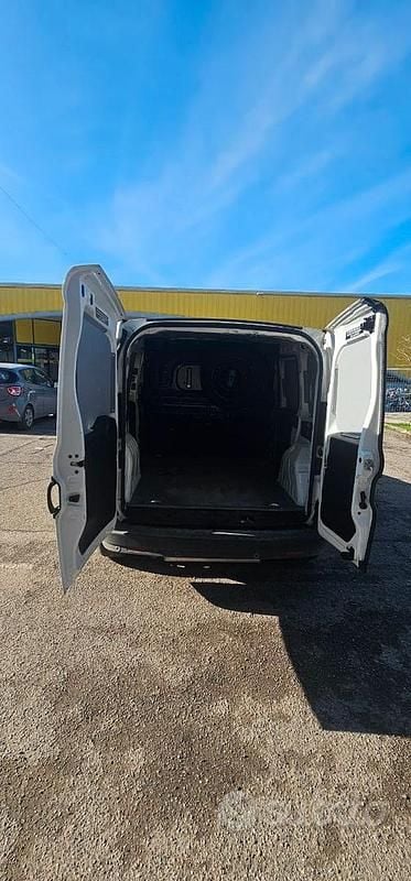 Usata Fiat Doblò 120 CV (88 kW) 2019 Bianco Monovolume