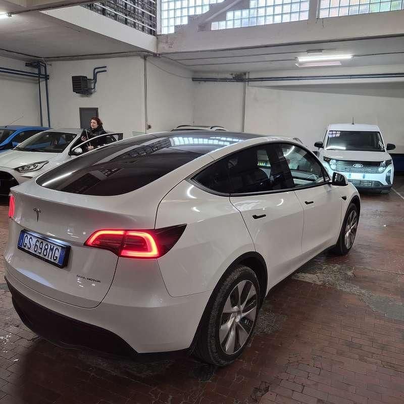 Usata Tesla Model Y 152 kW (208 CV) 2023 SUV