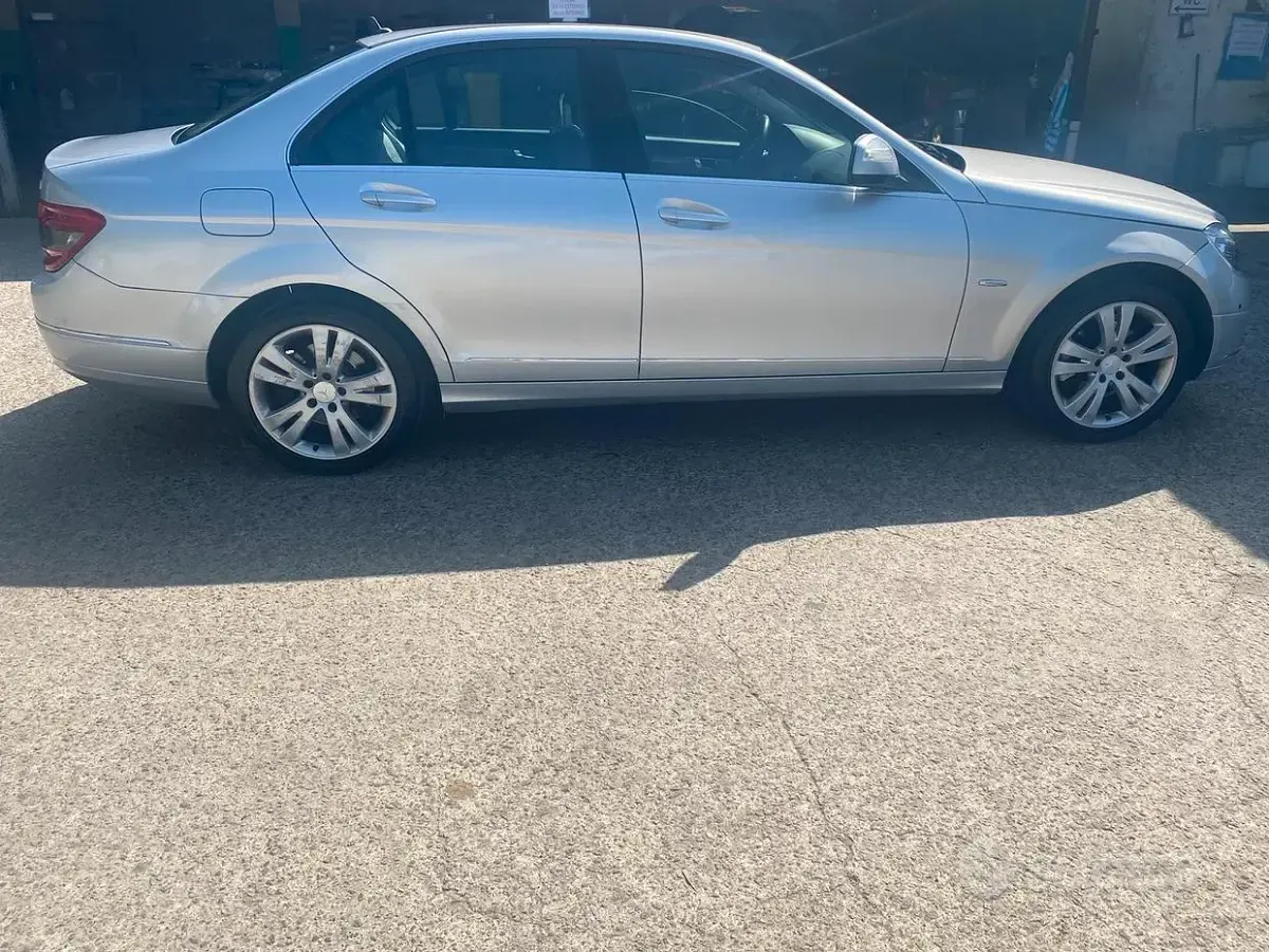 Usata Mercedes C220 Avantgarde 170 CV (125 kW) 2008 Grigio Berlina