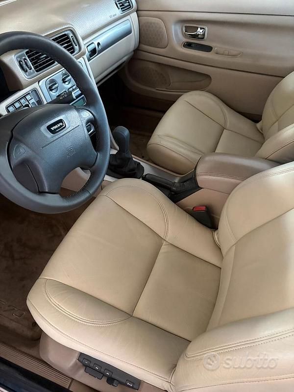 Begagnad Volvo C70 163 HK (119 kW) 2003 Blå Cab
