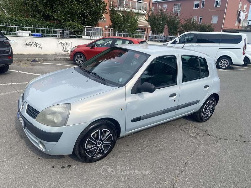 Usata Renault Clio II 58 CV (42 kW) 2004 Argento Berlina