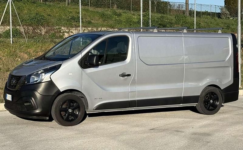 Usata Nissan NV300 125 CV (91 kW) 2017 Argento Furgone