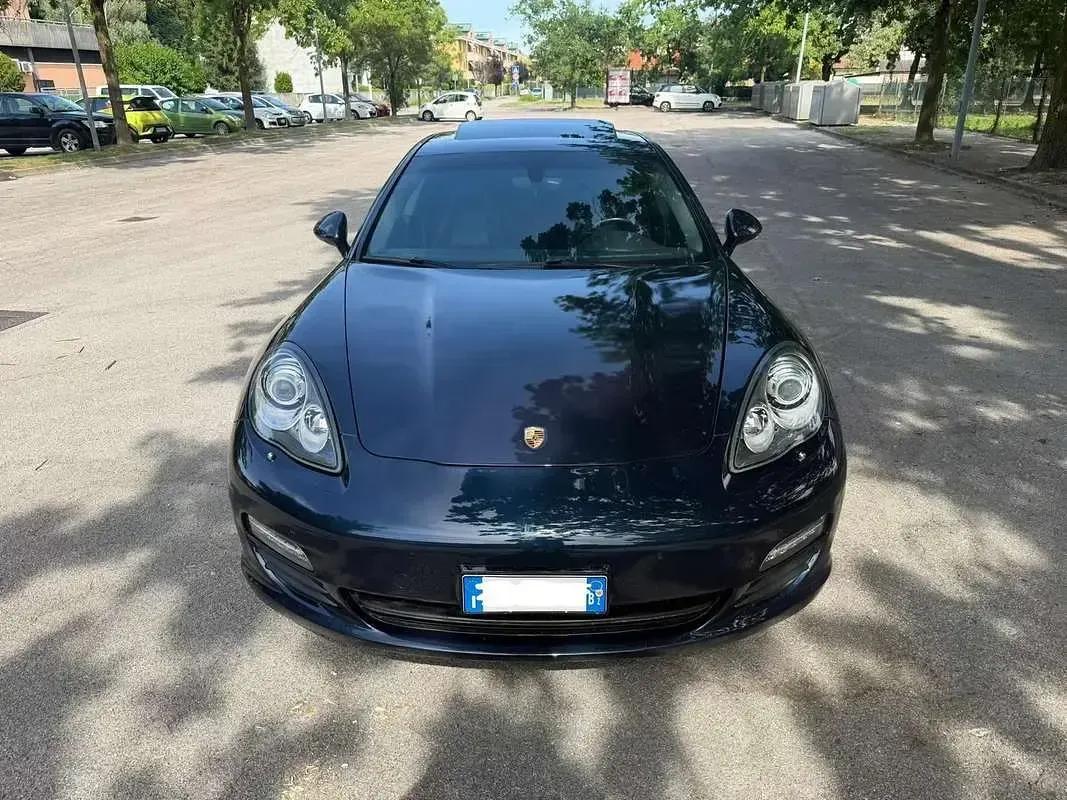 Usata Porsche Panamera 250 CV (183 kW) 2012 Blu/azzurro Utilitaria