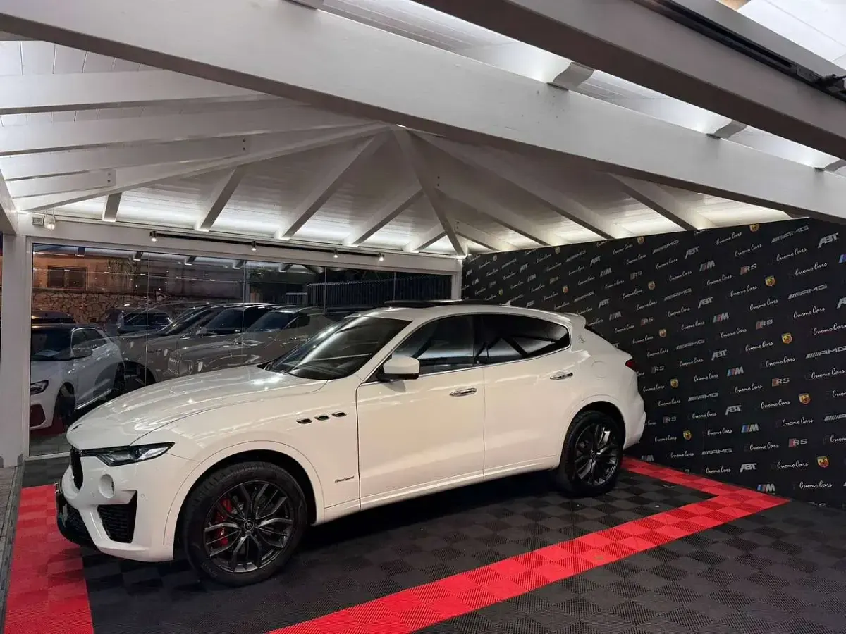 Usata Maserati Levante 275 CV (202 kW) 2019 Bianco SUV