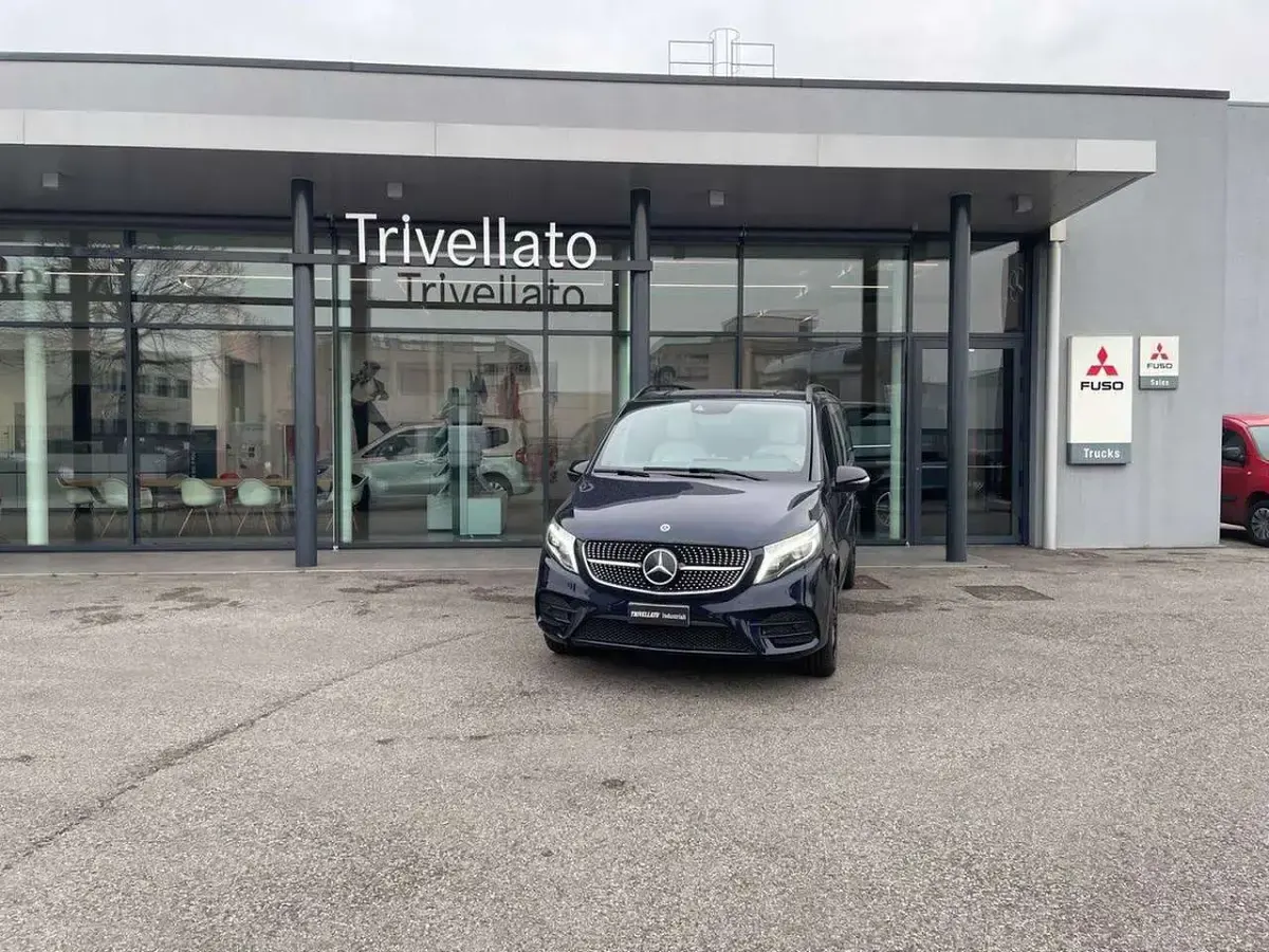 Usata Mercedes V250 Premium 190 CV (139 kW) 2023 Blù cavansite met. Monovolume