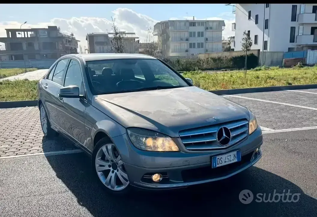 Usata Mercedes C220 170 CV (125 kW) 2009 Grigio Berlina
