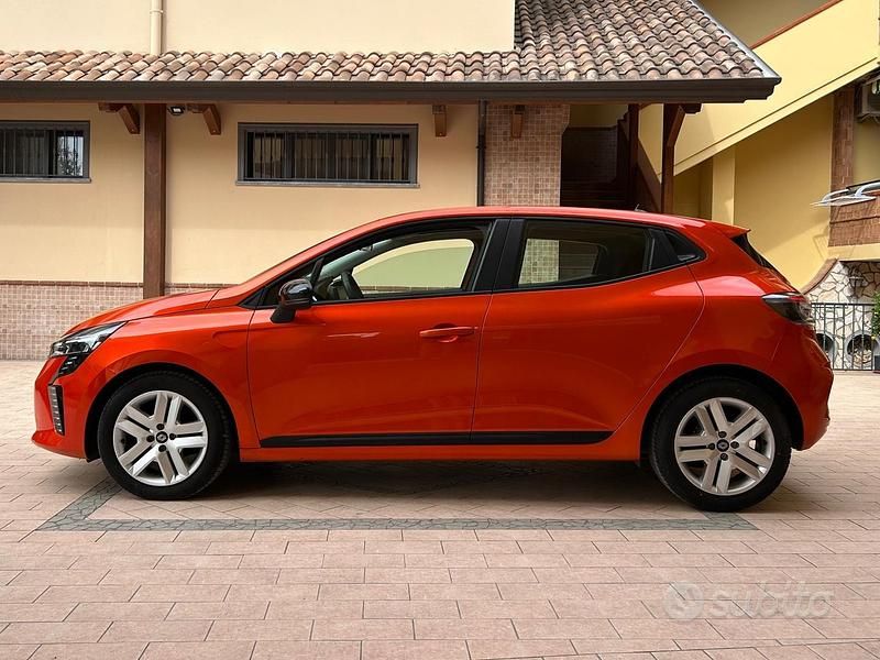 Usata Renault Clio V Evolution 66 CV (48 kW) 2024 Arancione Berlina
