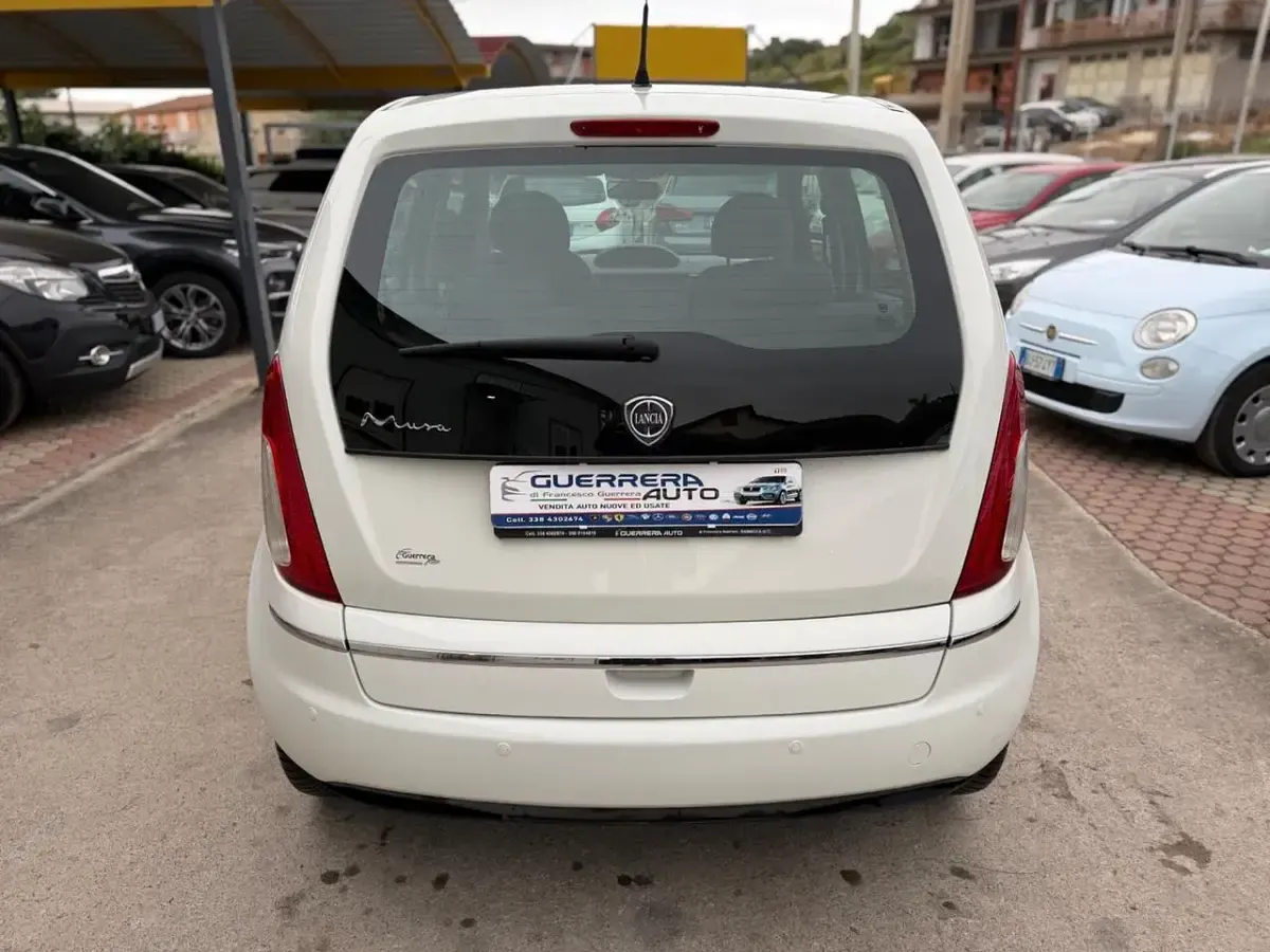 Usata Lancia Musa 95 CV (69 kW) 2012 Bianco Monovolume