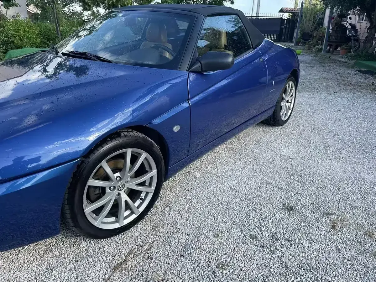 Usata Alfa Romeo Spider 165 CV (121 kW) 2004 Bluazzurro Cabrio
