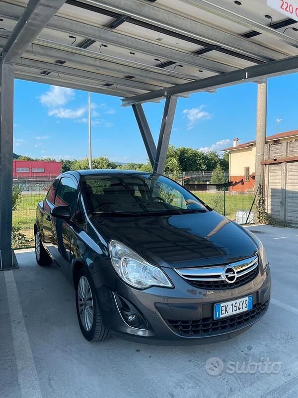 Grigio Usata 2011 Opel Corsa Due volumi | 2900 € (Buon prezzo) - Immagine 1/4