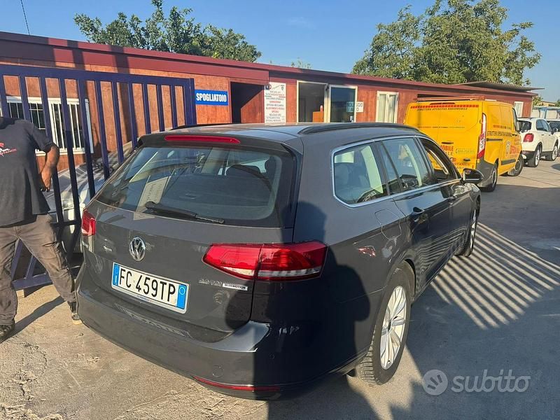 Usata VW Passat 150 CV (110 kW) 2016 Grigio Station wagon