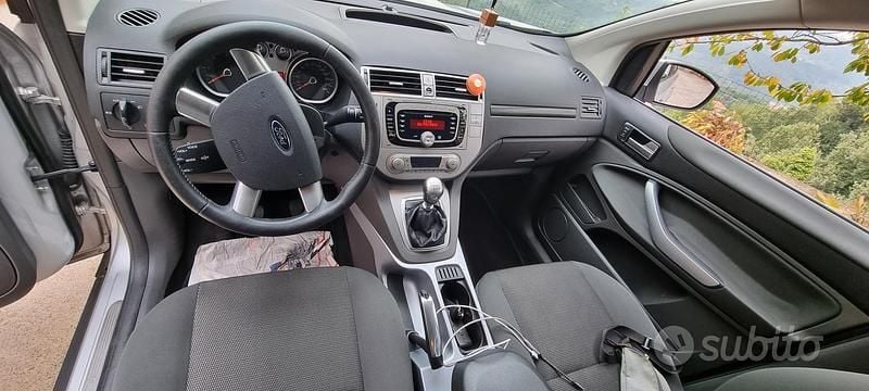 Usata Ford Kuga Titanium 140 CV (102 kW) 2012 Grigio SUV
