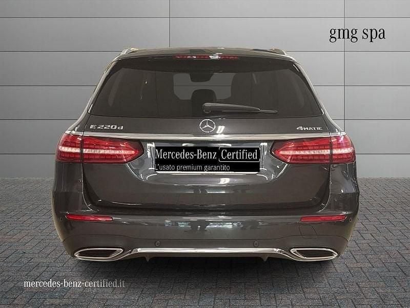 Usata Mercedes E220 Premium Plus 200 CV (147 kW) 2022 Grigio Station wagon