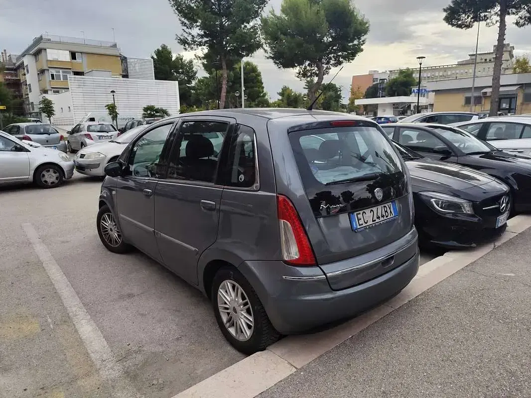 Usata Lancia Musa 90 CV (66 kW) 2010 Monovolume