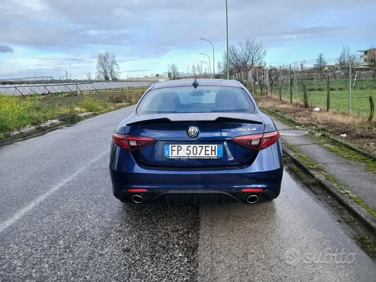 Usata Alfa Romeo Giulia 180 CV (132 kW) 2018 Blu Berlina