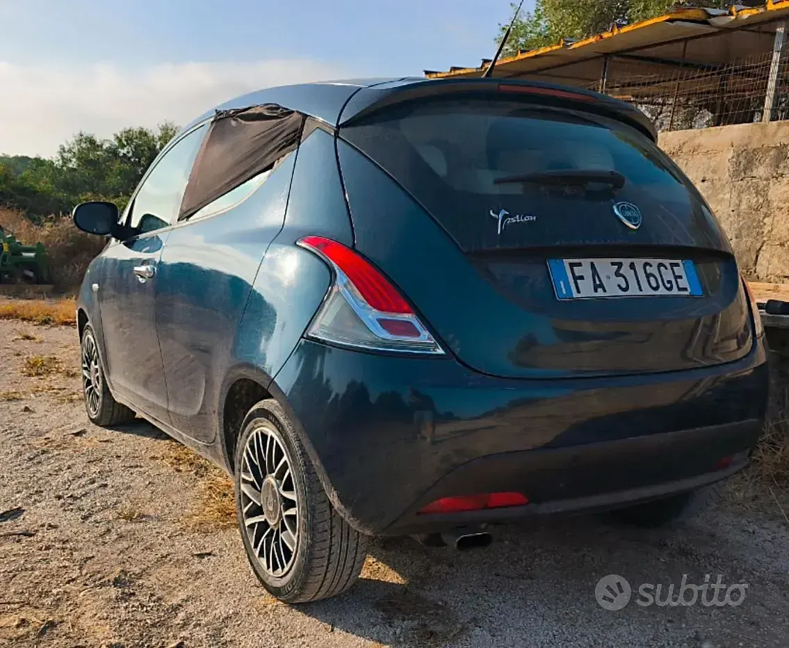 Usata Lancia Ypsilon 95 CV (69 kW) 2015 Bluazzurro Utilitaria