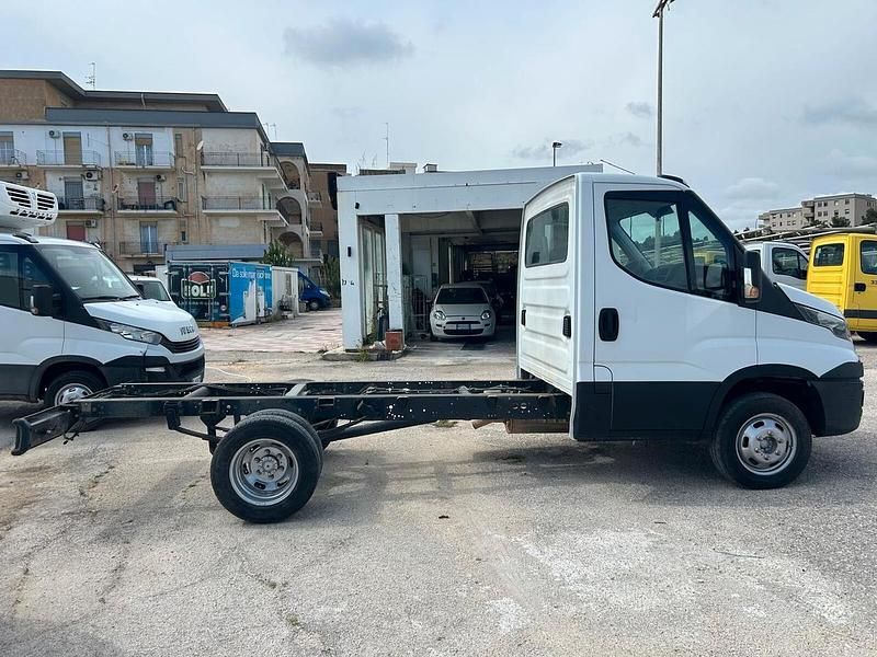 Usata Iveco Daily 150 CV (110 kW) 2016 Bianco SUV