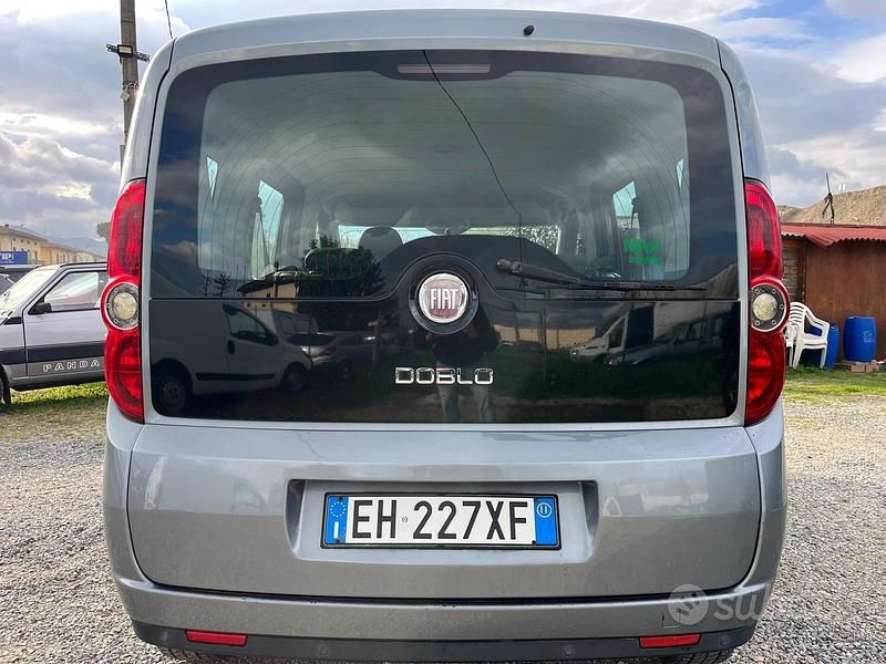 Usata Fiat Doblò Emotion 105 CV (77 kW) 2011 Grigio Monovolume