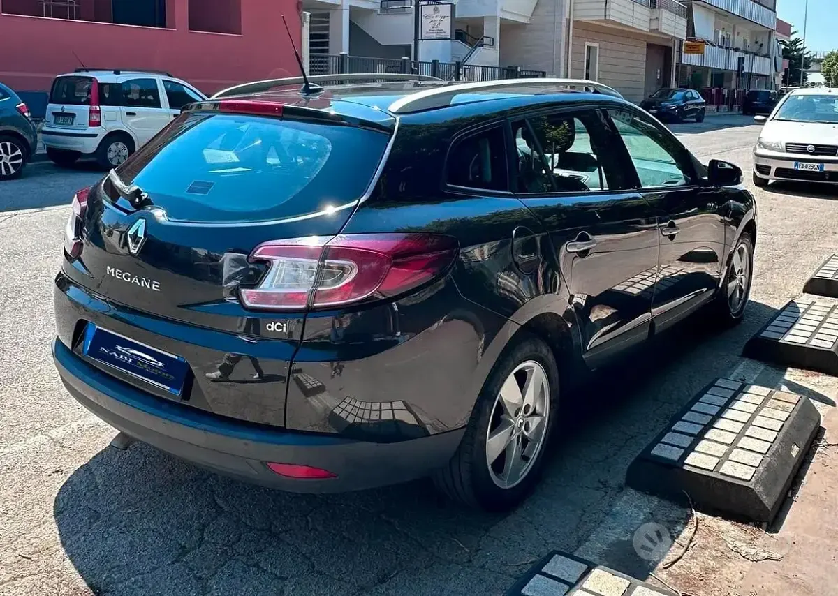Usata Renault Mégane GrandTour Dynamique 110 CV (80 kW) 2010 Nero Station wagon