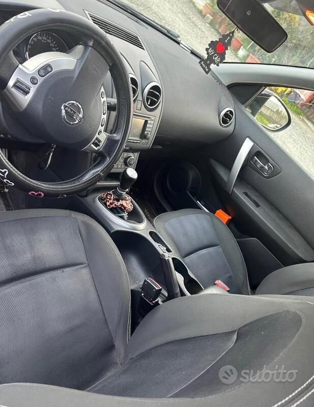 Gebraucht Nissan Qashqai 106 PS (77 kW) 2012 Schwarz SUV