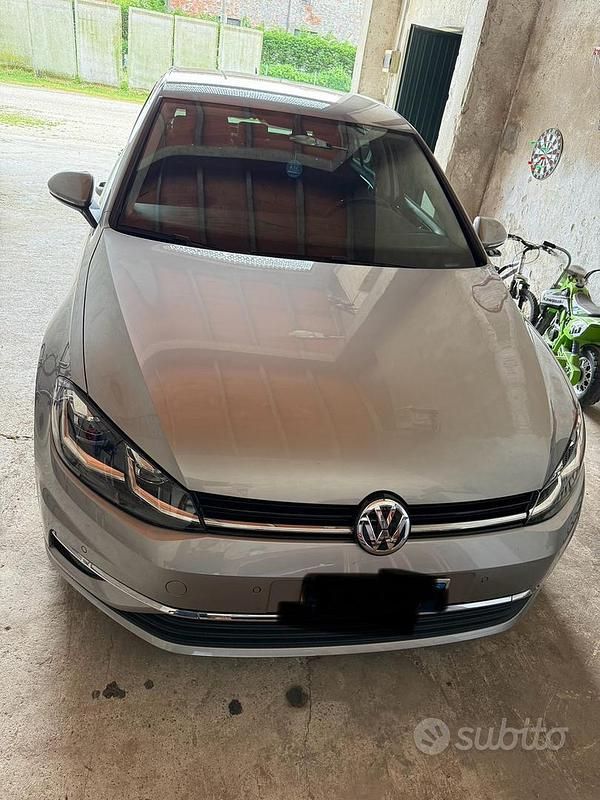 Grigio Usata 2017 VW Golf VII Tre volumi | 15.000 € (Cara) - Immagine 1/4