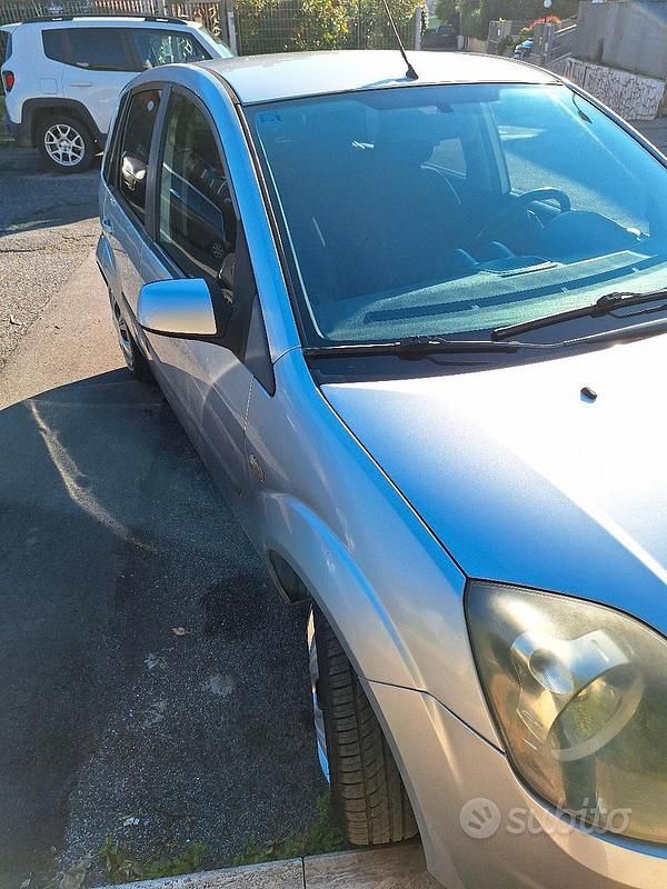 Usata Ford Fiesta 2006 Grigio Berlina