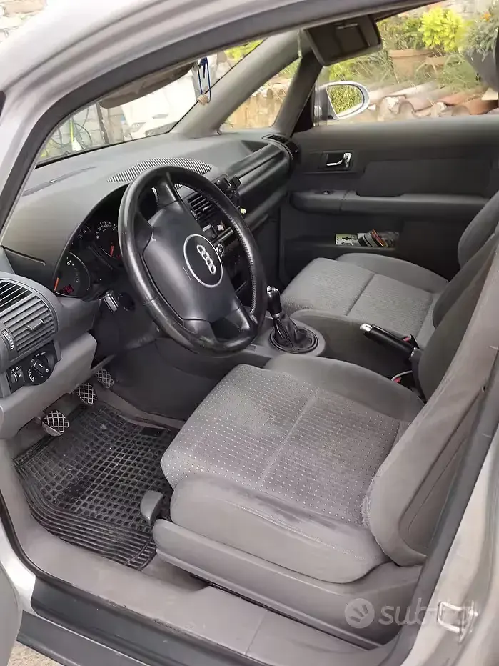 Usata Audi A2 75 CV (55 kW) 2002 Grigio Utilitaria