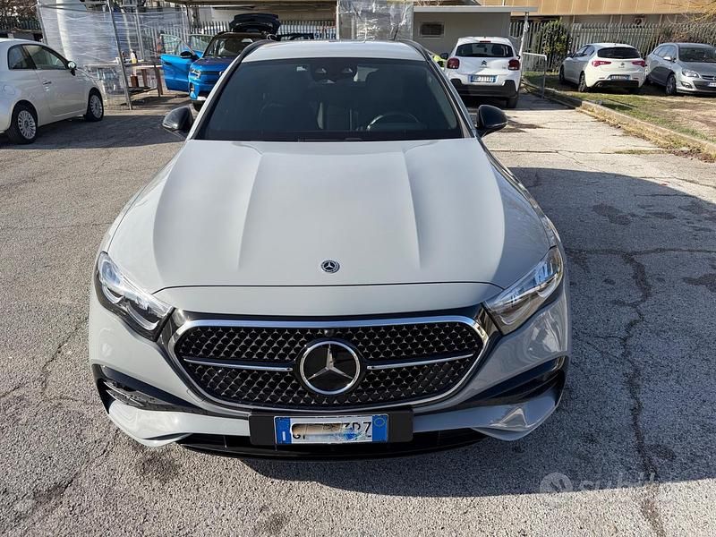 Gebraucht Mercedes E220 197 PS (144 kW) 2024 Grau Kombi